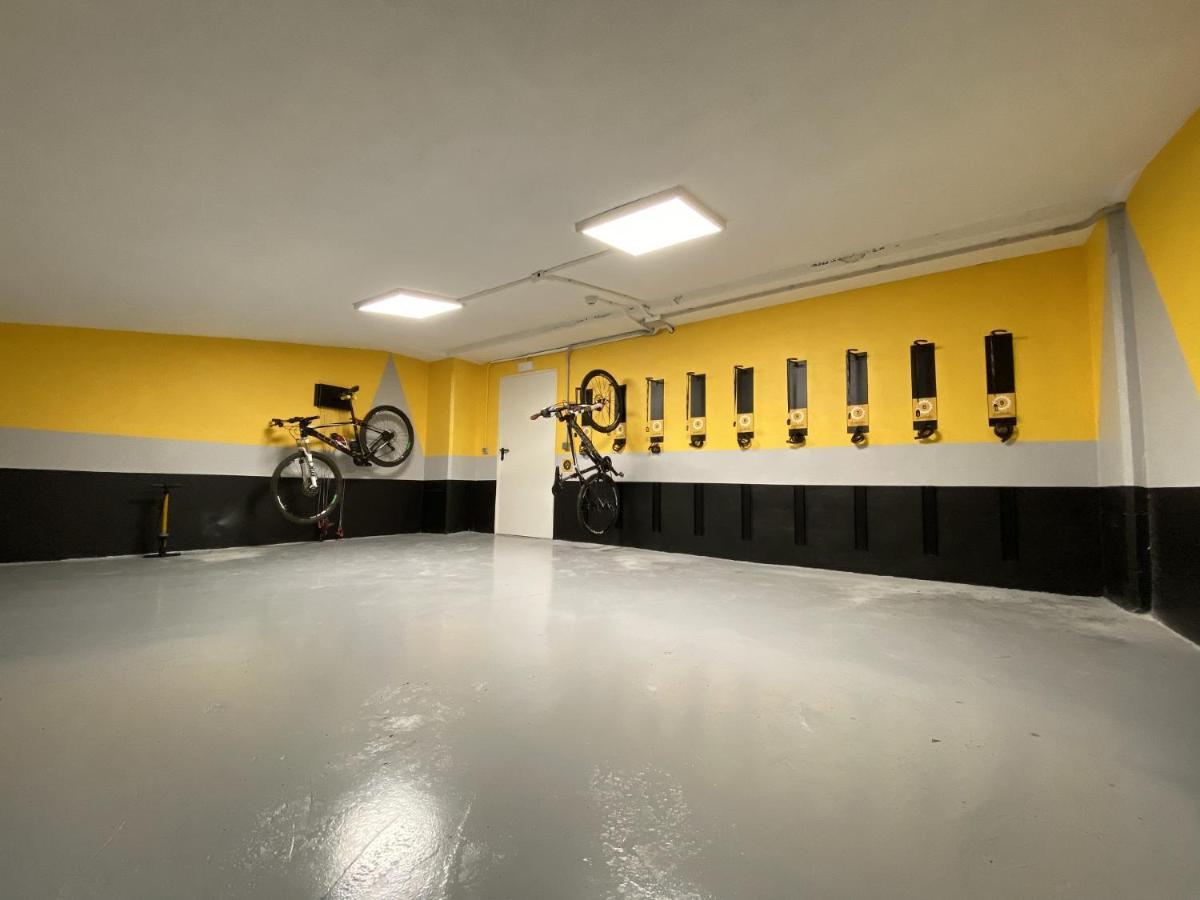 Spirit Hotel Gran Bilbao Exterior photo Bike garage