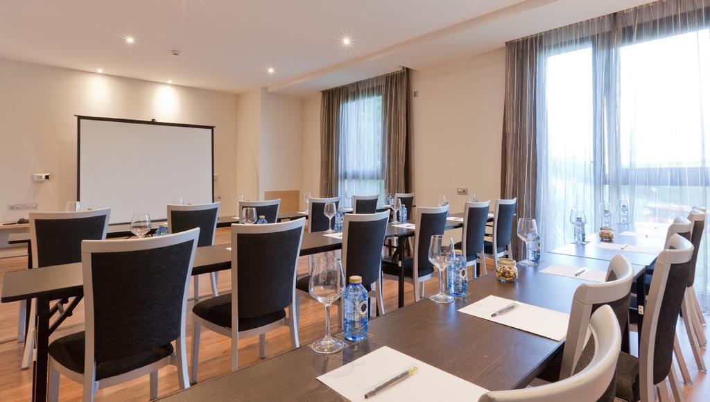 Spirit Hotel Gran Bilbao Exterior photo Meeting room