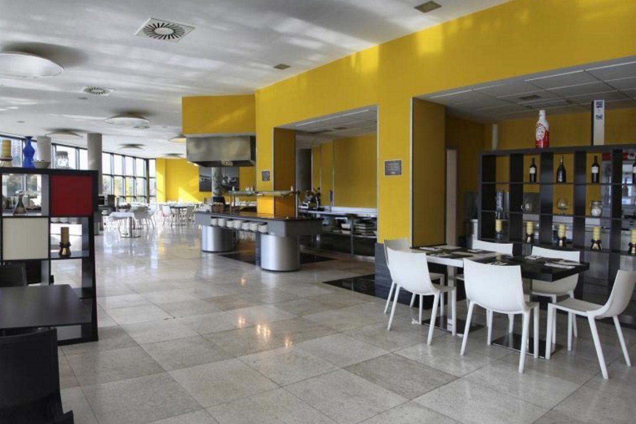 Spirit Hotel Gran Bilbao Exterior photo Interior of a hotel
