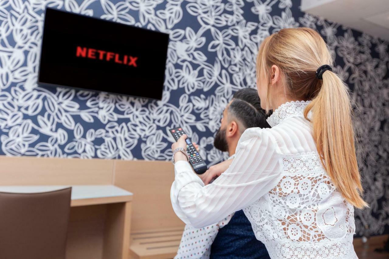 Spirit Hotel Gran Bilbao Exterior photo Netflix