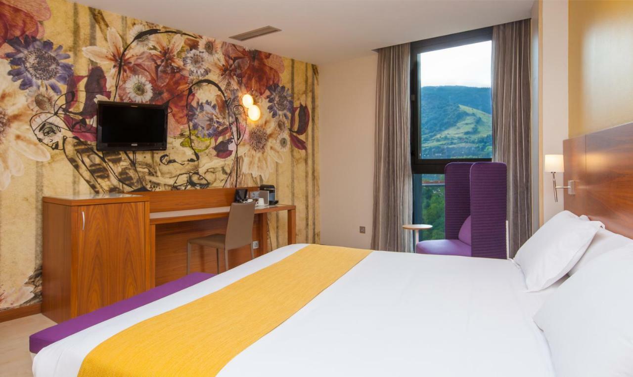 Spirit Hotel Gran Bilbao Exterior photo Room at the hotel